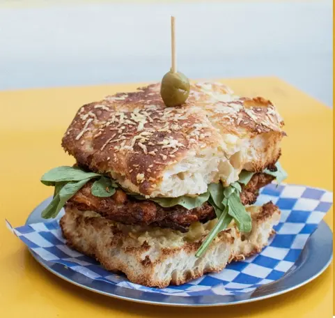 SÁNDWICH  DE MILANESA DE CARNE