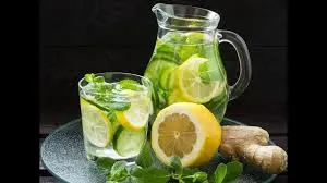 JARRA DE LIMONADA CON MENTA Y JENGIBRE