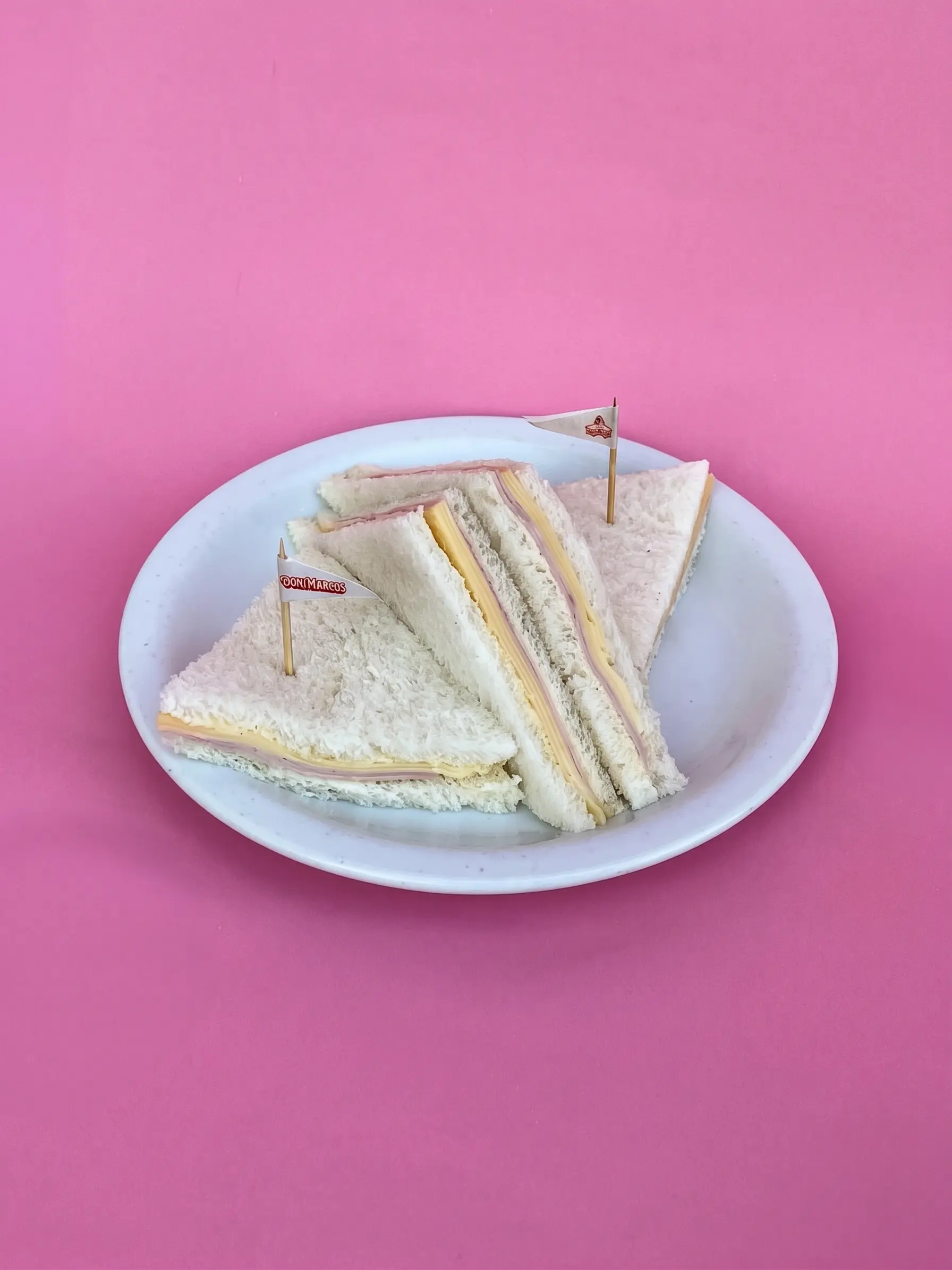 Sándwich simple de jamón cocido