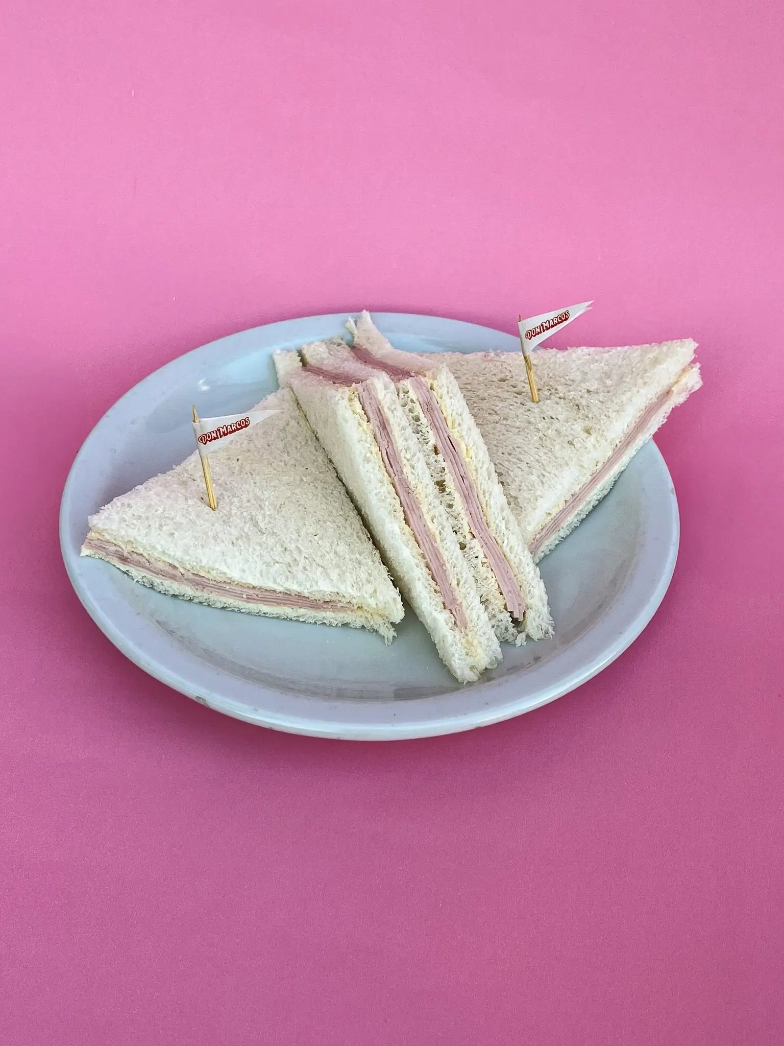 Sándwich simple de jamón cocido