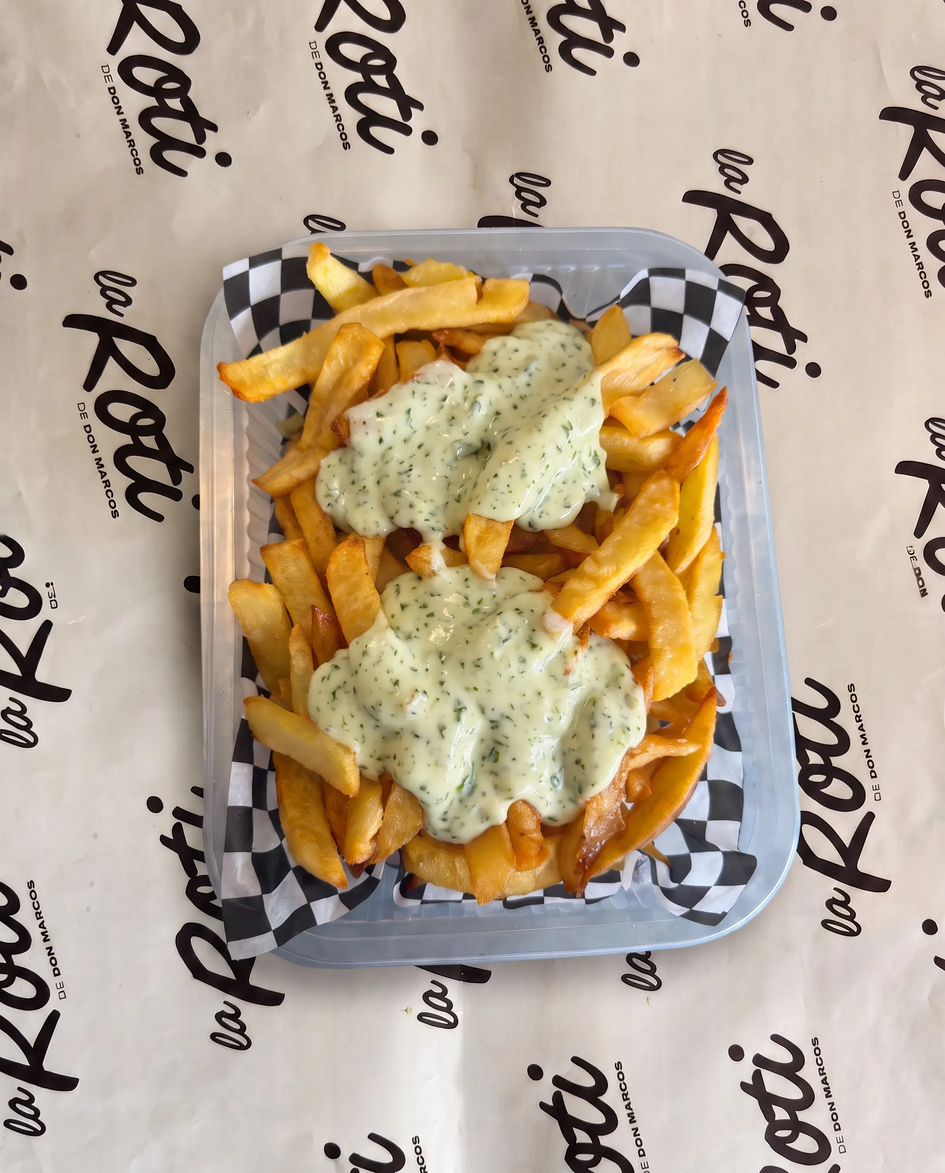 Papas fritas con crema de perejil