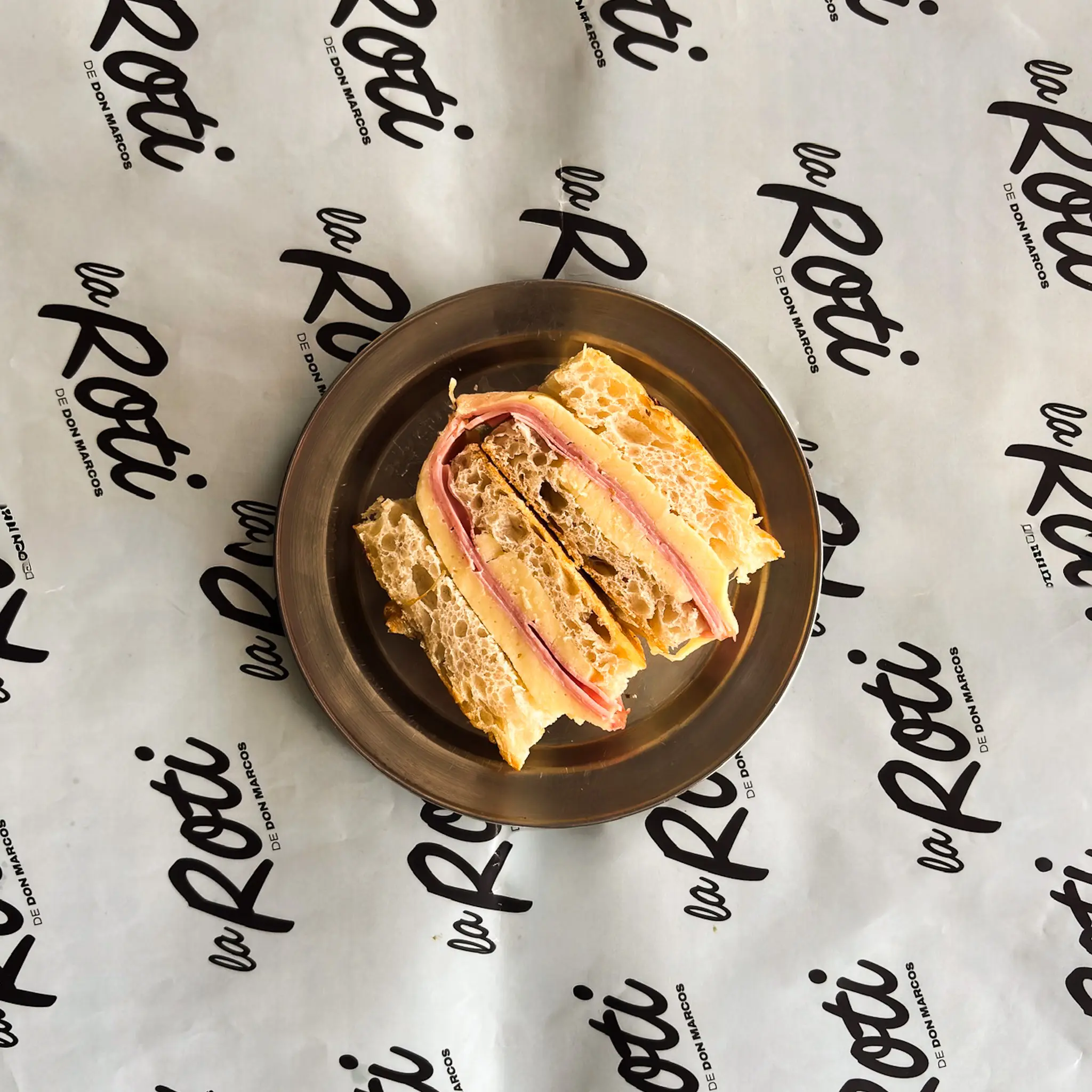 Fugazza de jamón y queso