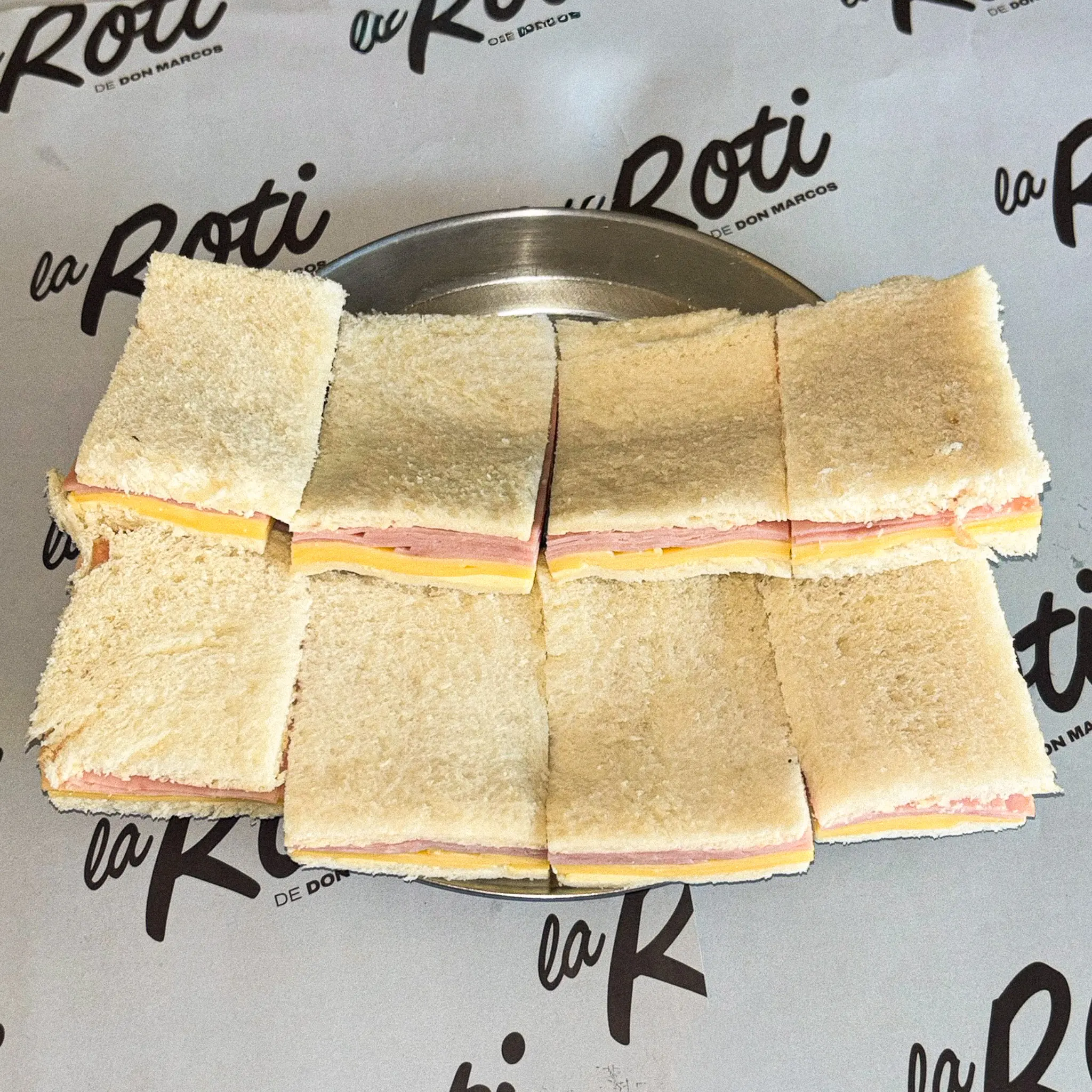 Sándwich mixto de jamón cocido y queso