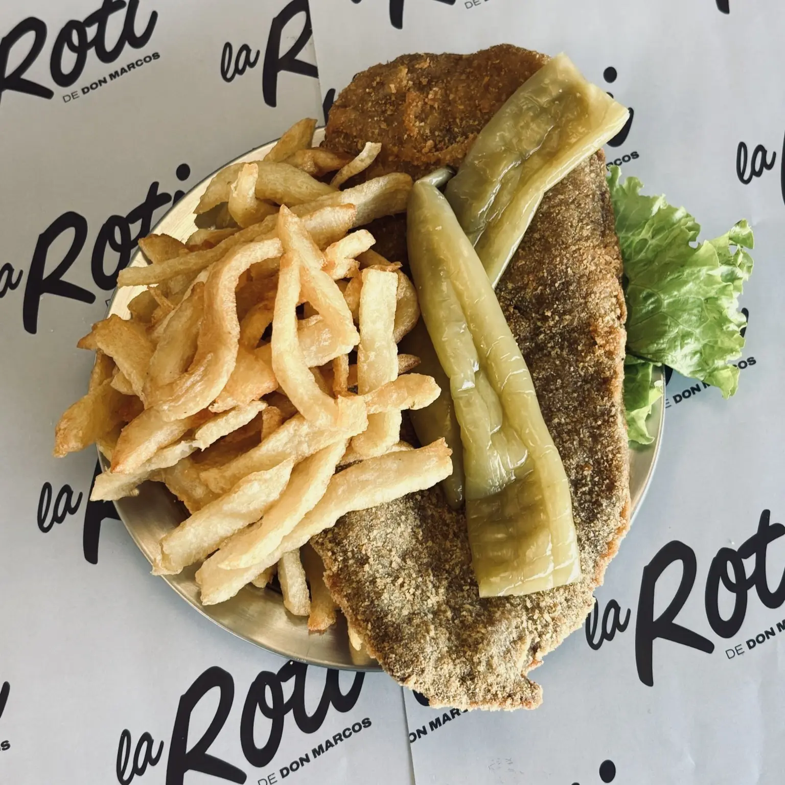 Milanesa de pollo con ajies