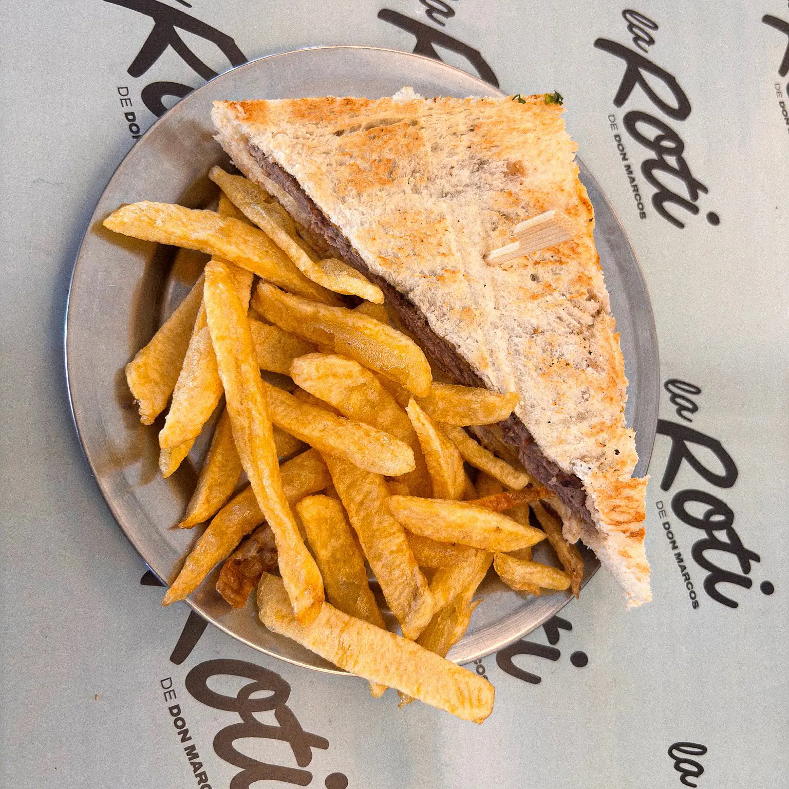 Lomito gratinado pan de miga
