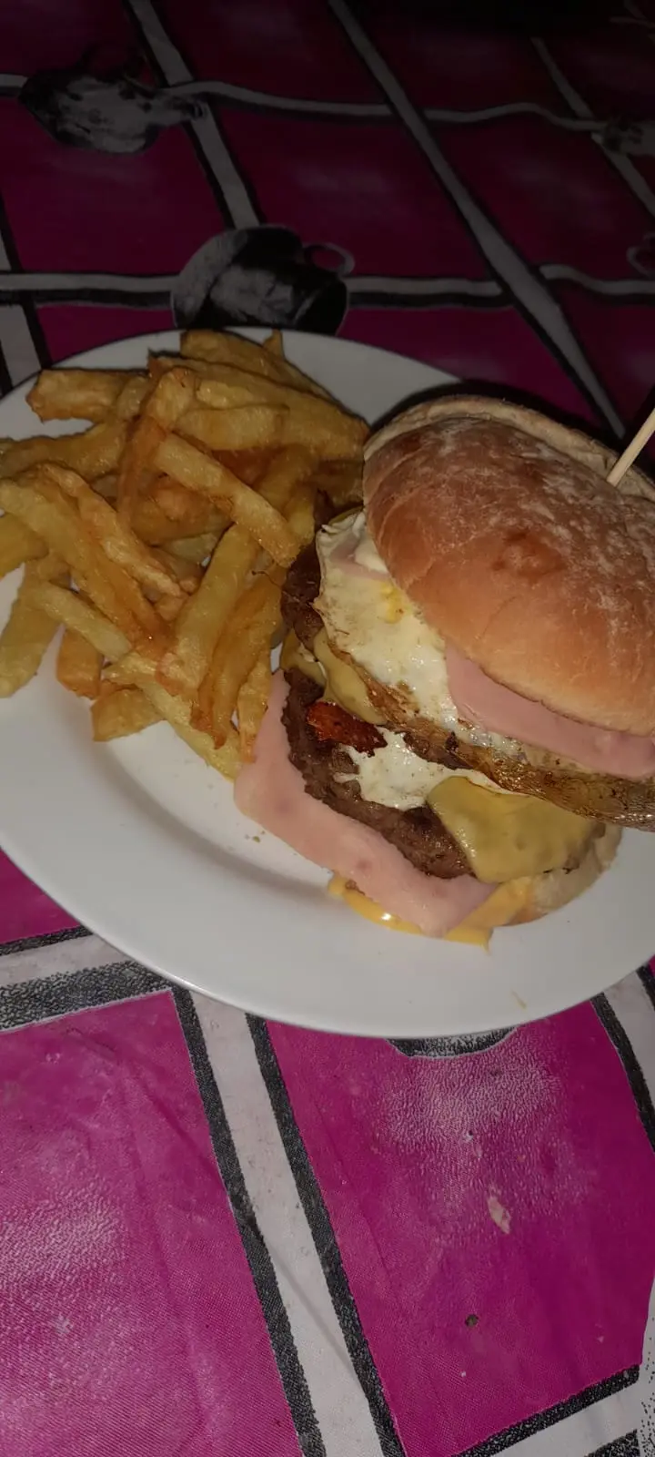 hamburguesa dobletodo con fritas