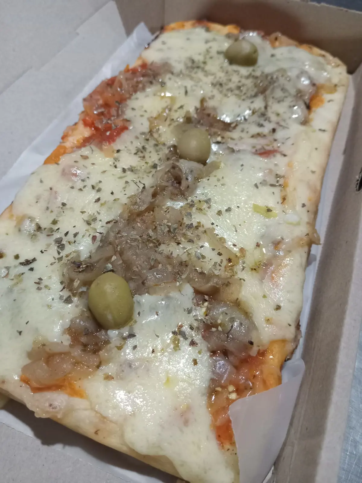 1/2 pizza cebollada con jamon